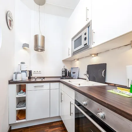 Beachside Apartment *