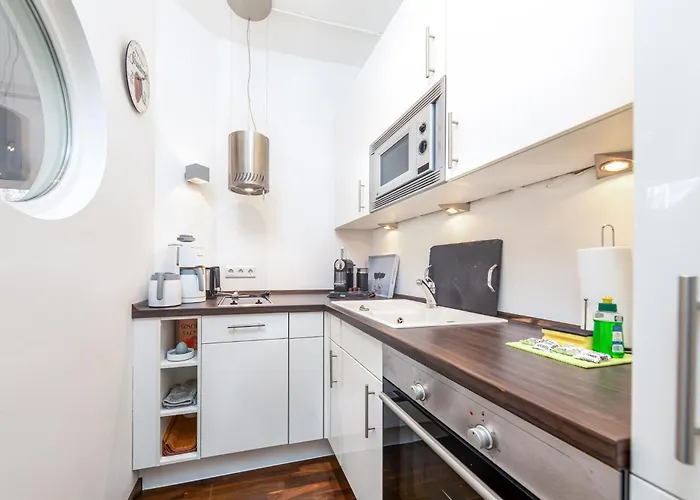 Beachside Apartment *